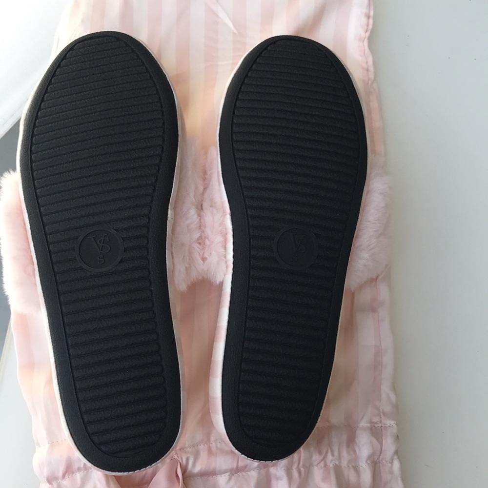 Victoria Secret Brand New with Tags Pinstripe Satin Sleepers. Small - Picture 3 of 9